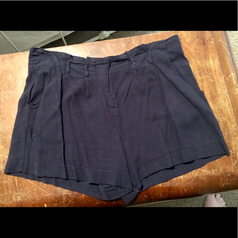 Black boutique shorts large Ya brand